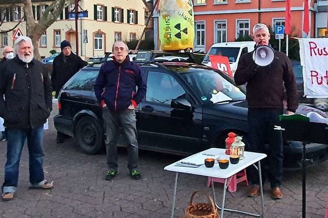 Wie hier in Breisach am Montag gibt es...gebung gegen den Krieg in der Ukraine.  | Foto: Julius Wilhelm Steckmeister