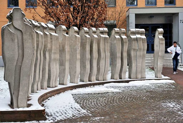 Auslaufmodell Wehrpflicht: in Beton ge...vor dem Kreiswehrersatzamt in Freiburg  | Foto: Rolf Haid