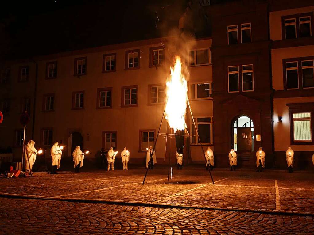 Bg-Verbrennung auf dem Rathausplatz in Bad Sckingen