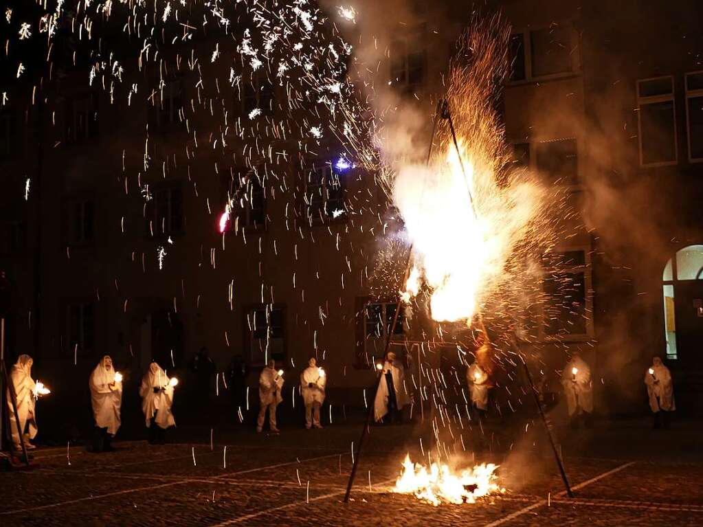 Bg-Verbrennung auf dem Rathausplatz in Bad Sckingen