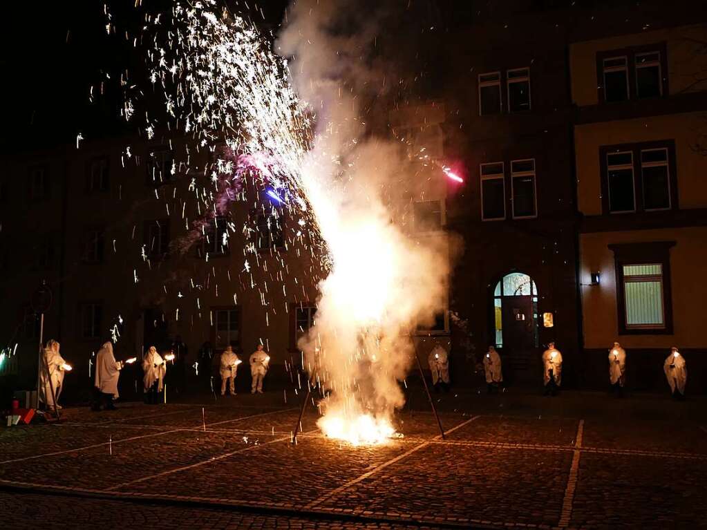 Bg-Verbrennung auf dem Rathausplatz in Bad Sckingen