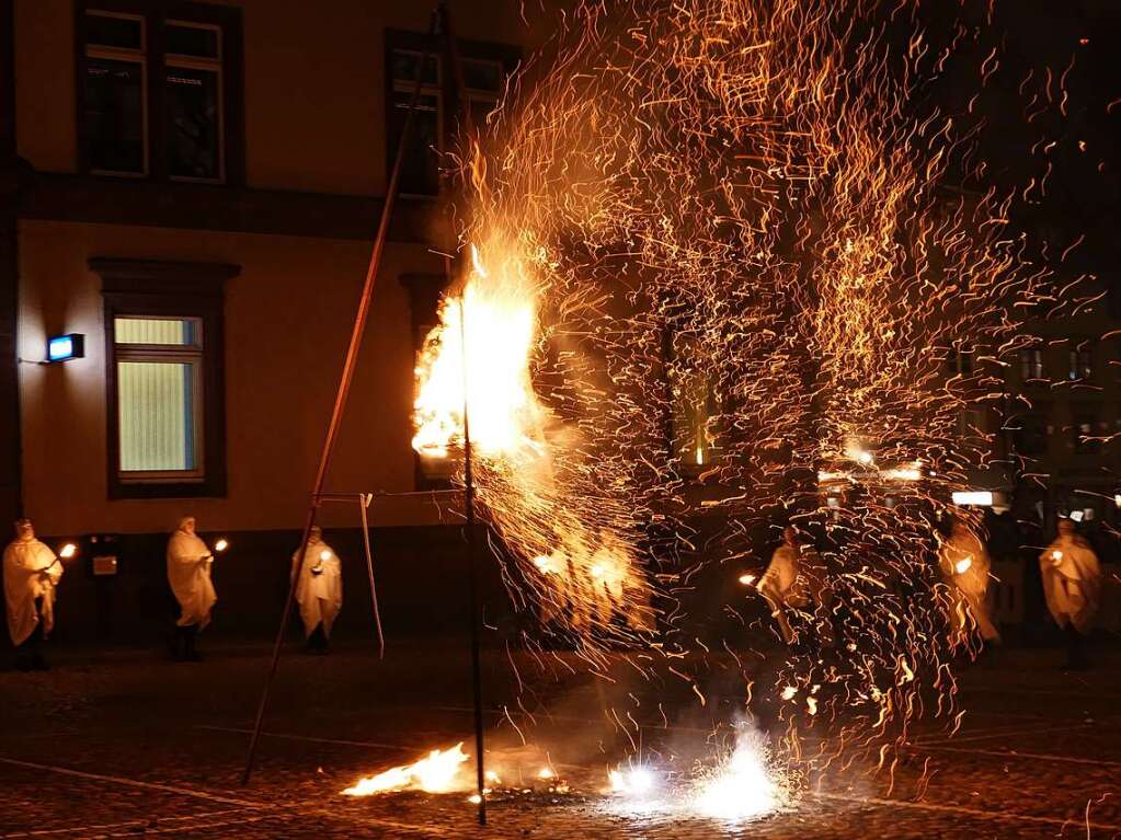 Bg-Verbrennung auf dem Rathausplatz in Bad Sckingen