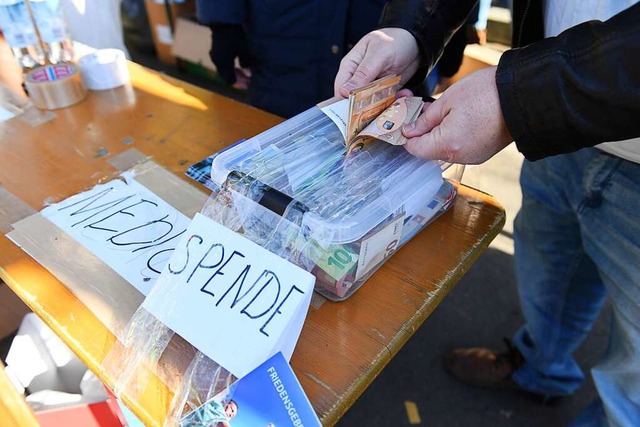 Am dringendsten werden zurzeit auch in...ie hier bei einer Sammlung in Mnchen.  | Foto: Felix Hrhager (dpa)