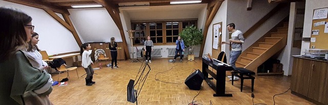 Probe des Ensembles  Jukeboxx mit dem Beatboxer Fabian Khn.  | Foto: Musikverein Kndringen