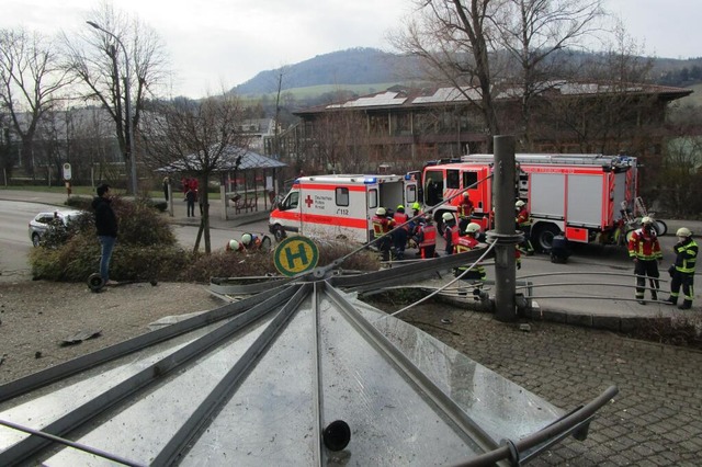 Bei dem Unfall in der Hexentalstrae w...r dem Gasthaus Grner Baum beschdigt.  | Foto: Feuerwehr Freiburg