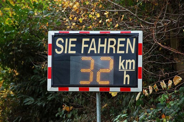 Auch in Saig soll den Autofahrern ange...hnell sie unterwegs sind (Symbolfoto).  | Foto: Andrea Gallien