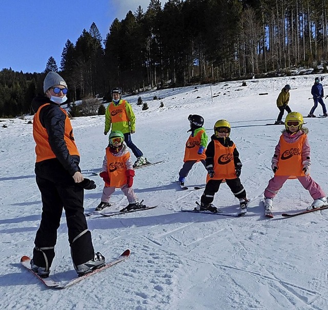 Das Pflugfahren klappt schon ganz gut beim Zwergenkurs des Skiclubs.  | Foto: Gliesche