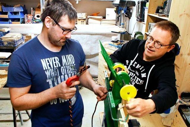 Männer aus Seelbach-Wittelbach entwickeln Seilwinde für Kinder-Traktoren