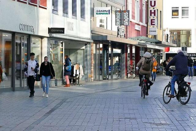 Wie der Vollzugsdienst das neue Radfahrverbot in Lörrachs Innenstadt kontrolliert