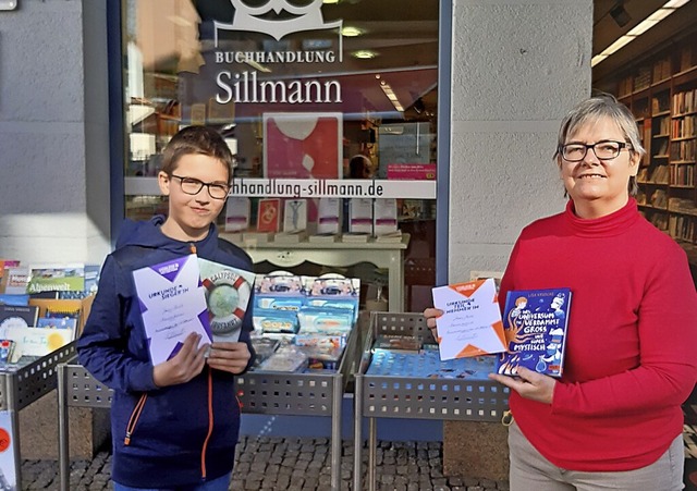 Jonas Reisle von der Markgrafenrealsch...dlerin Anna Maria Klimmek gratulierte.  | Foto: Buchhnaldung Sillmann