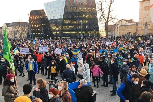 3000 Menschen demonstrieren in Freiburg gegen den Krieg in der Ukraine