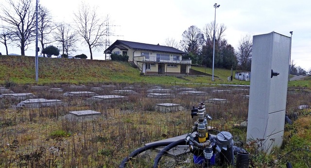 Auf Norsingens Sportplatz wre es mgl...ustellen. Die Fundamente gibt es noch.  | Foto: Andrea Gallien