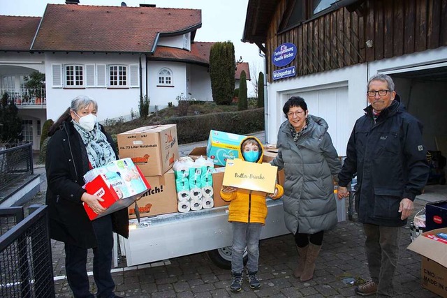 Christian und Rosemarie Wacker (rechts...iner Mutter und ihres Kindes entgegen.  | Foto: Adelbert Mutz