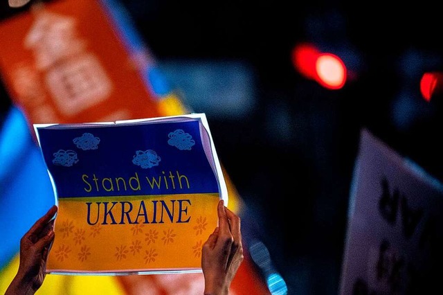 Die ersten Ukrainer sind bereits im Kreis Lrrach angekommen.  | Foto: PHILIP FONG (AFP)