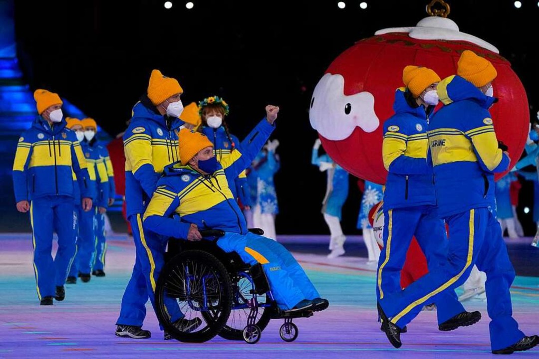 Wurde mit großem Applaus begrüßt: das Paralympics-Team aus der Ukraine  | Foto: Andy Wong (dpa)