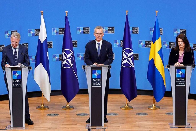 Nato-Generalsekretr Jens Stoltenberg ... Schweden, im Nato-Hauptquartier teil.  | Foto: Olivier Matthys (dpa)