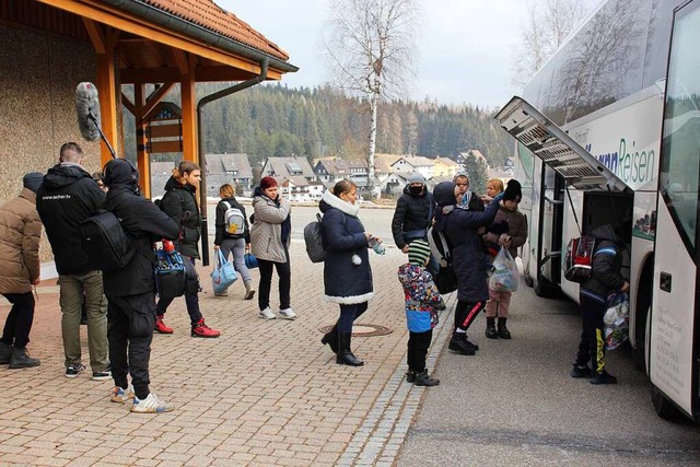 In Sicherheit:  19 Menschen aus  der U...men am Sonntagmorgen in Eisenbach an.   | Foto: Gert Brichta