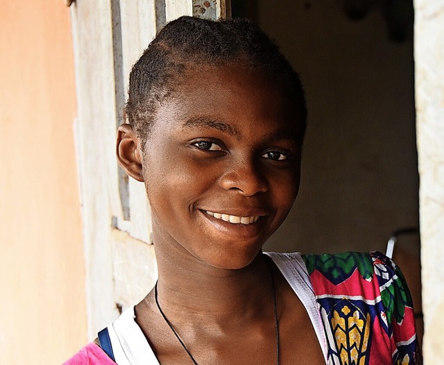 Der 17-jhrigen Christine aus Kamerun ...nach einer Augenoperation klar sehen.   | Foto: COMFORT MUSSA