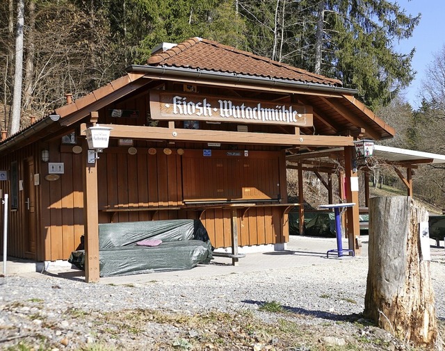 Nicht mehr zeitgem sind die Toilette...eiten fr eine Sanierung der Anlagen.   | Foto: Juliane Khnemund