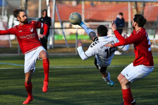 Artistisch: Massimo De Franco erzielte das Rheinfelder 1:0 beim SV Kirchzarten.  | Foto: Neithard Schleier