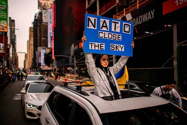 Die Ukrainer und ihre Untersttzer hof... dem Foto Protestierende in New York).  | Foto: ED JONES (AFP)