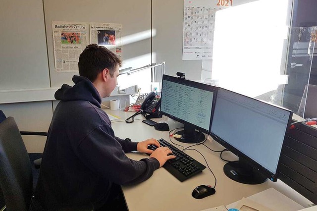 Yannick an seinem Arbeitsplatz in der Logistik.  | Foto: Sarah S.