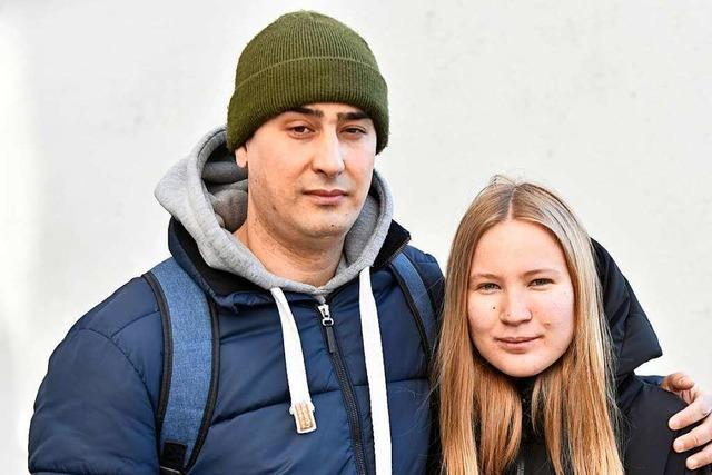 Einem jungen Paar gelingt in letzter Sekunde die Flucht aus Kiew nach Freiburg