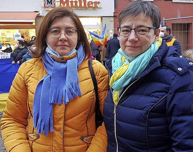 Die beiden Freundinnen Nataiya Posokho...ei der Friedenskundgebung in Waldshut.  | Foto: Korocencev