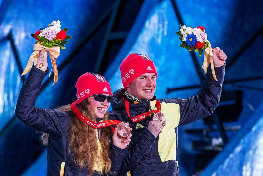 Nach dem Gewinn der Bronzemedaille im Skilanglauf über 15 Kilometer  | Foto: Jens Büttner (dpa)