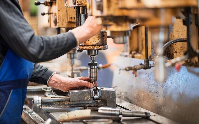 Neun Betriebe aus der metallverarbeite...rie haben an der Umfrage teilgenommen.  | Foto: Monika Skolimowska (dpa)