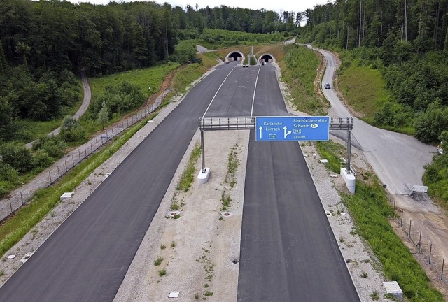 Der Autobahnabschnitt der A 98 bei Rhe...ister Winfried Hermann jetzt infrage.   | Foto: Obermeyer, Justus