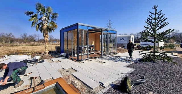 Die Arbeiten am Garten mit Pavillon un...ird derzeit noch heftig Hand angelegt.  | Foto: Kur und Bder GmbH Bad Krozingen