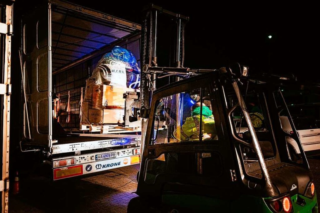 Acht Tonnen Hilfsgüter haben Schallstadter Helfer in Ehrenkirchen verpackt.  | Foto: Andreas Berger