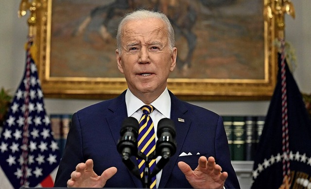 US-Prsident Joe Biden verkndete am D...as US-Importverbot fr russisches l.   | Foto: JIM WATSON (AFP)