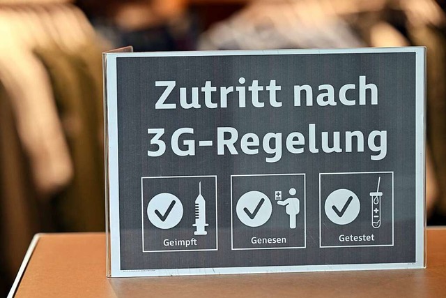 Alle tiefgreifenderen Beschrnkungen z... gilt auch fr die 3G-Regel im Handel.  | Foto: Martin Schutt (dpa)