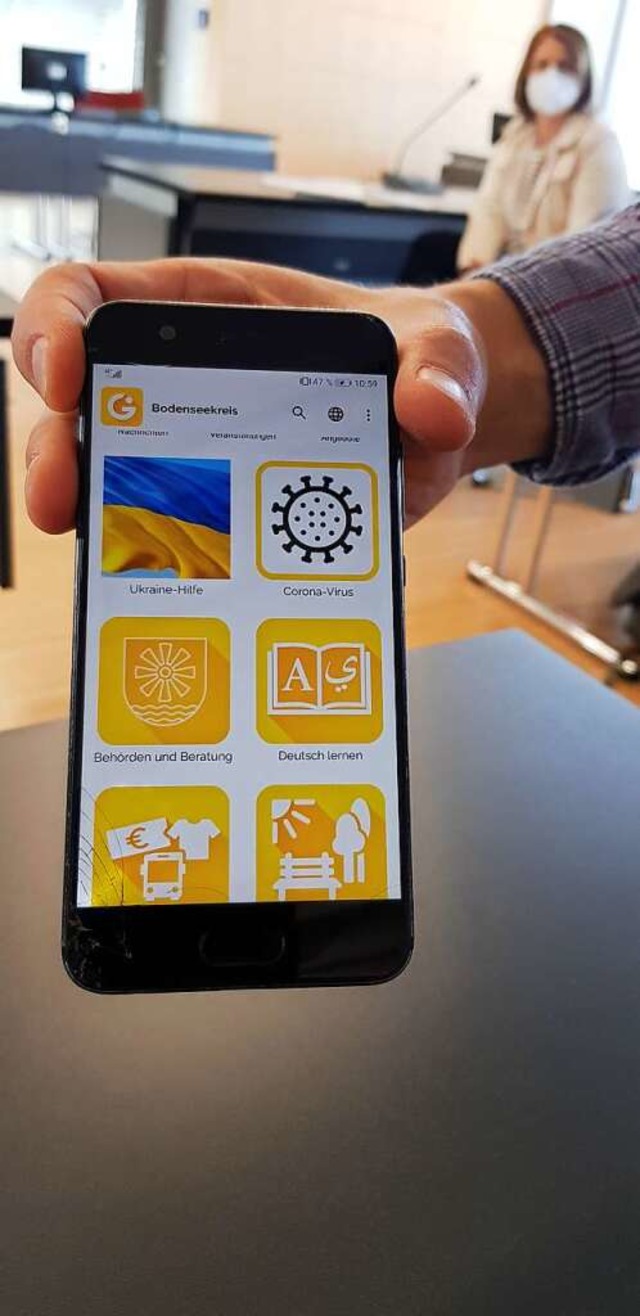 Die Integreat-App des Landkreises dien...ttform fr Geflchtete und Migranten.   | Foto: Gerhard Walser