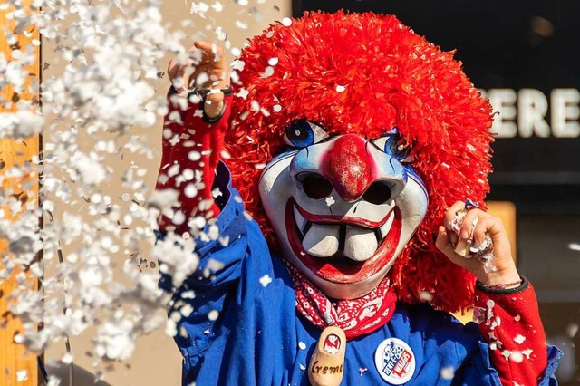 Bei der Basler Fasnacht gibt es bislang viel weniger Mll und kaum Zwischenflle  | Foto: Georgios Kefalas (dpa)