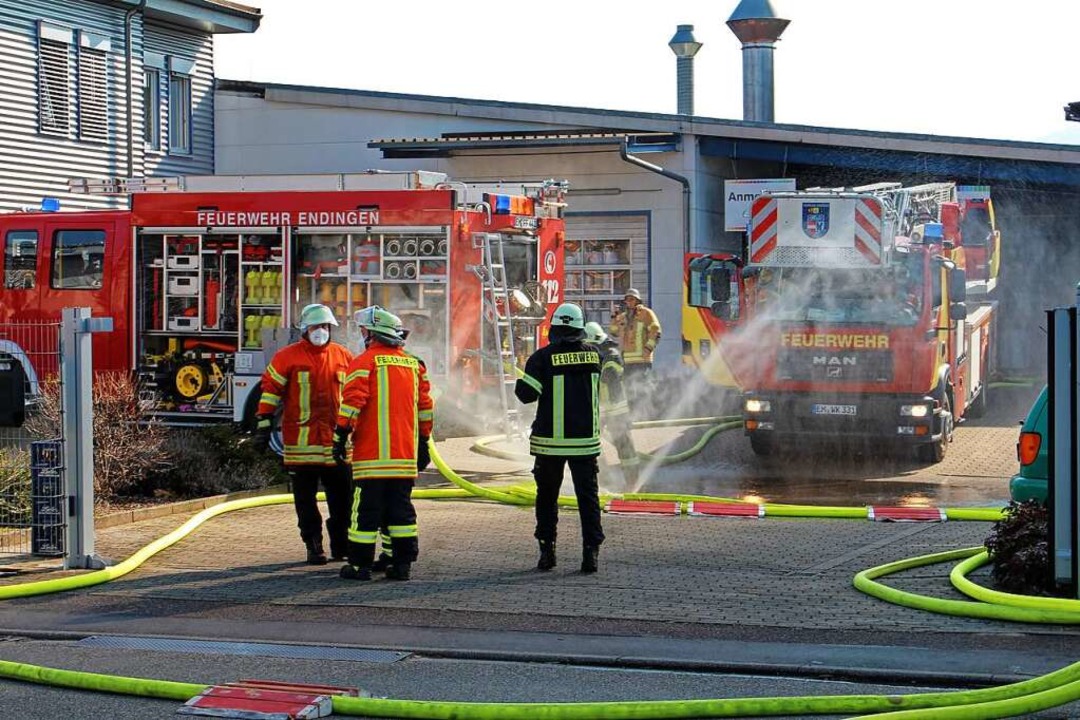 Großbrand in der Lackfabrik Rilit im  ...Endingen und Kenzingen war im Einsatz.  | Foto: Ruth Seitz