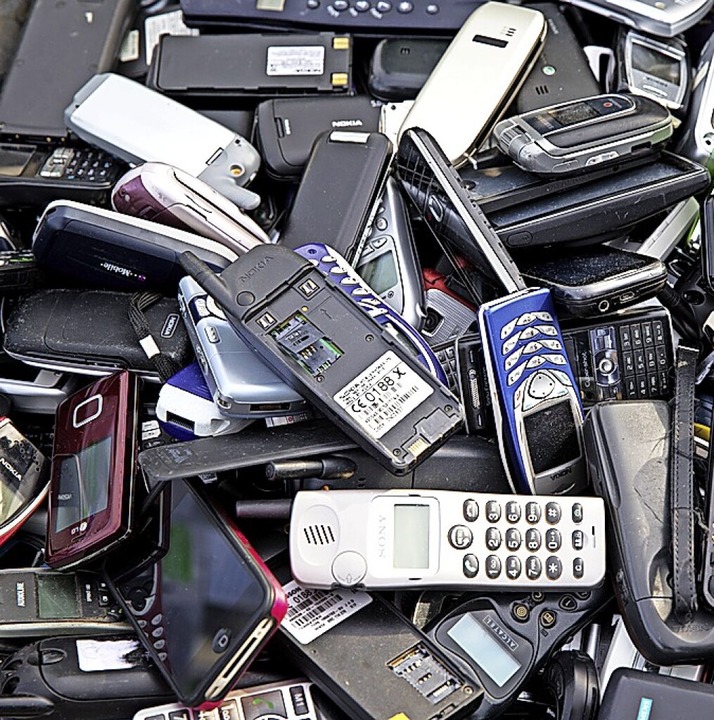 Alte Handys werden gesammelt.  | Foto: Kay Nietfeld