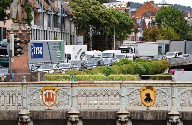 Bauarbeiten &#8211; das bedeutet auch Stau, gerade auf der B31 in Freiburg.  | Foto: Rita Eggstein