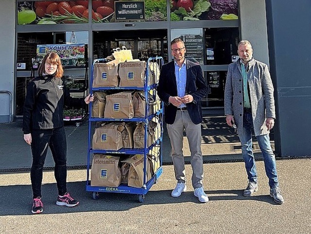 ber Hilfsgter von Edeka (im Bild Mit... namens seiner Brgermeisterkollegen.   | Foto: Gemeinde  Neuried