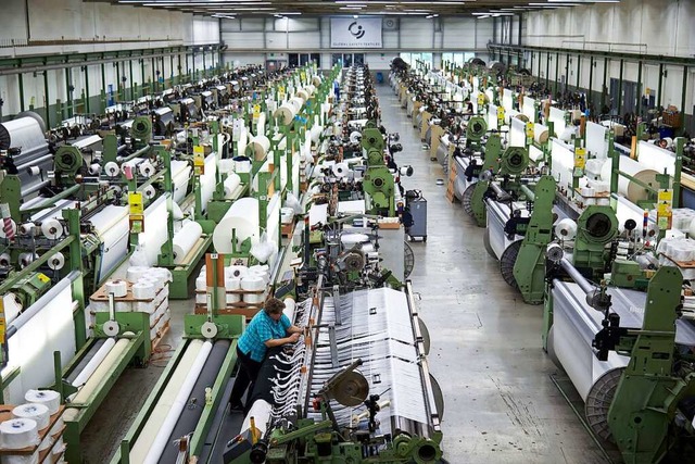 In der Weberei der Firma Global Safety...ersteller Kurzarbeit angemeldet haben.  | Foto: Global Safety Textiles