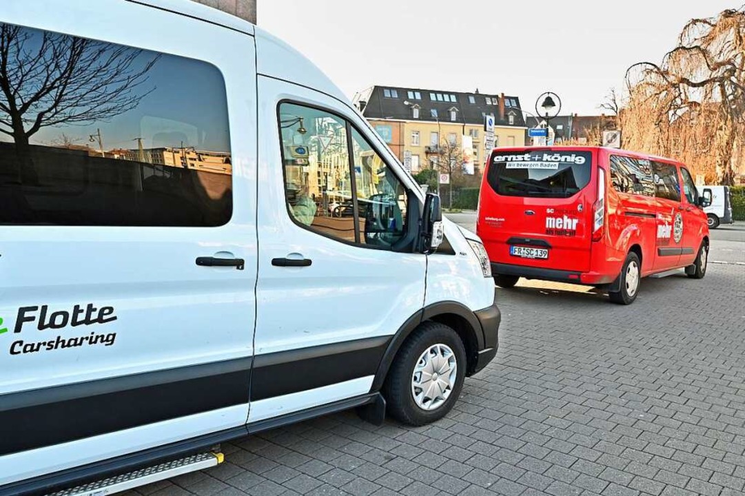 Unterwegs an die polnisch-ukrainische ...leinbusse des SC Freiburg und des EHC.  | Foto: Michael Bamberger