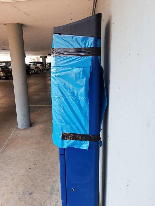 Noch ist der Parkscheinautomat in der Salmegg-Strae verpackt.  | Foto: Verena Pichler