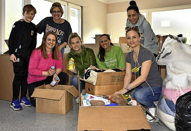 Helfer und Organisatoren der Spendenak...ronna, Manuela Aktas und Nina Caronna.  | Foto: Jrgen Rudigier