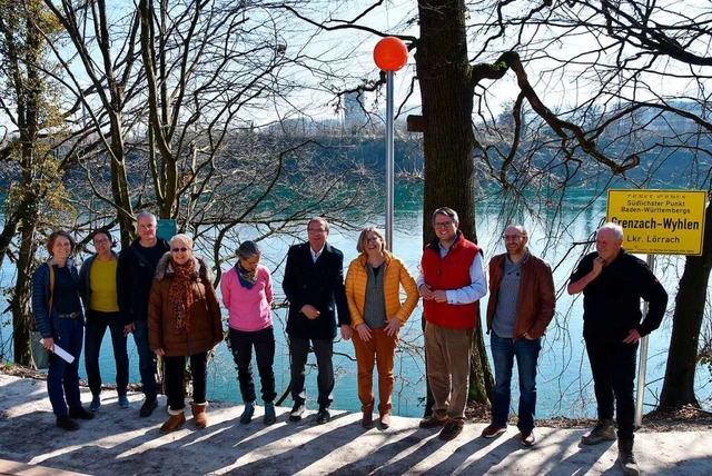 Der sdlichste Punkte des Landes wurde...hts) und Gsten  offiziell eingeweiht.  | Foto: Heinz und Monika Vollmar