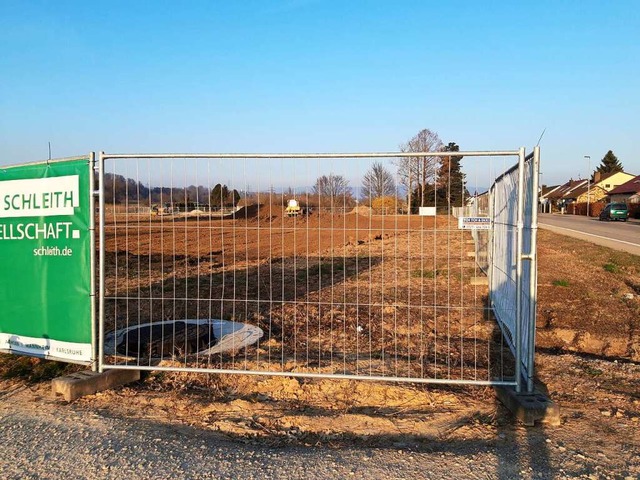 In einem ersten Schritt wird das Gelnde eingezunt.  | Foto: Verena Pichler