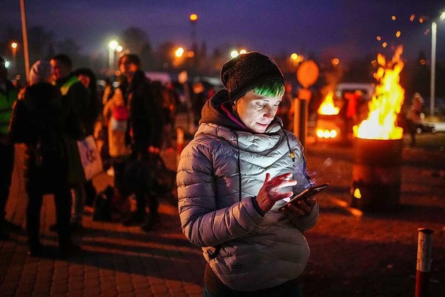 Smartphones werden in der Ukraine dringend gebraucht.  | Foto: Kay Nietfeld (dpa)