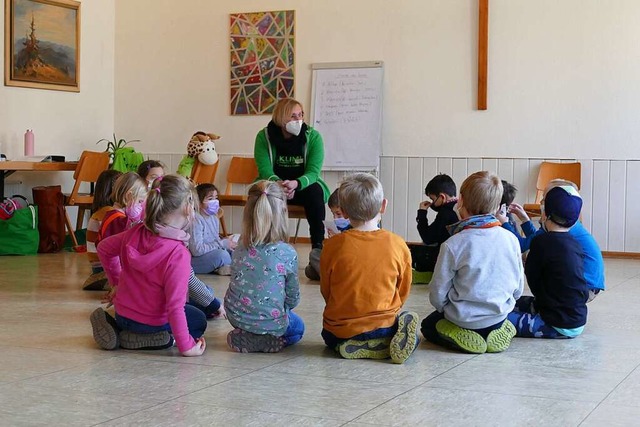 Katrin Kupferschmidt erklrte den Sch... Konfliktsituationen verhalten sollen.  | Foto: Savanna Cosma