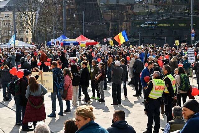 Deutlich weniger Teilnehmende bei Freiburger Corona-Protestzug